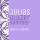 Lila Logo mit floralen Mustern, Text: "Julias Glitzerkammer - Nails & Lashes".