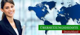 Frau mit Unterlagen vor Weltkarte, Text: Übersetzungsdienste Deutschland.