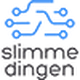 Zwarte tekst en blauwe ster op een witte achtergrond voor een logo.