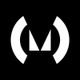 Weißes geometrisches M-Logo auf schwarzem Hintergrund.