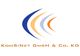 Logo von KomSiNet GmbH & Co. KG mit blauen und orangen geschwungenen Linien.