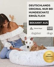 Frau streichelt Hund auf flauschigem Bett, daneben Werbung für Hundebett von Hundeschatz.