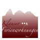 Logo der Klauser Ferienwohnungen mit Bergsilhouette und drei Sternen auf rotem Hintergrund.