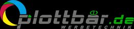 Logo von "plottbär.de" in Grau und Grün auf schwarzem Hintergrund, mit buntem Kreissymbol.
