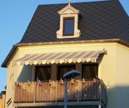 elektr. Gelenkarmmarkise mit Windwächter