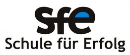 Logo mit „sfe“ in Schwarz und Blau. Darunter steht „Schule für Erfolg“.