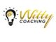 Logo mit Glühbirne, Kopf-Silhouette und Zahnrädern. Text: "Witty Coaching" in goldener Schrift.