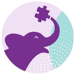 Elefante morado con pieza de rompecabezas en la trompa, sobre fondo turquesa y lila.