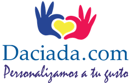 Logo de Daciada.com: manos azul y roja formando un corazón amarillo. Texto: "Personalizamos a tu gusto".
