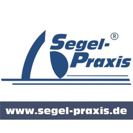 Logo von Segel-Praxis mit Website www.segel-praxis.de in blau und weiß, Segel-Design.