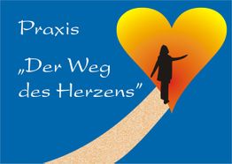Praxis „Der Weg des Herzens“ mit Silhouette auf einem Pfad durch ein Herz auf blauem Hintergrund.