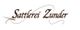 Der Schriftzug "Sattlerei Zunder" mit einer Nadel und geschwungenem Faden abgebildet.