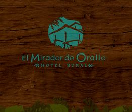 Logo de "El Mirador de Orallo, Hotel Rural" sobre fondo de madera con hojas en la parte inferior.