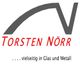 Logo von Torsten Nörr mit grauem Bogen und Text: vielseitig in Glas und Metall.