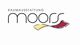Logo mit Text "Raumausstattung moors", geschwungene Linie in Gelb und Rot darunter.
