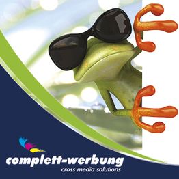 Ein Frosch mit Sonnenbrille blickt hervor, darunter steht "complett-werbung: cross media solutions".