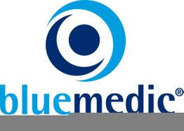 Logo mit blauem Kreis und Schriftzug "bluemedic".