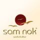 Logo von Sam Nok Wohnkultur mit roter Sonne und stilisierten Vögeln auf hellbeigem Hintergrund.
