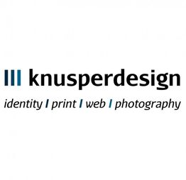 Logo mit Text: "knusperdesign" und Branchen: "identity | print | web | photography".