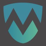 Blau-grünes Wappen-Logo mit stilisiertem "M" auf dunklem Hintergrund.