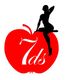 Eine schwarze Silhouette sitzt auf einem großen roten Apfel mit der Aufschrift "7ds".