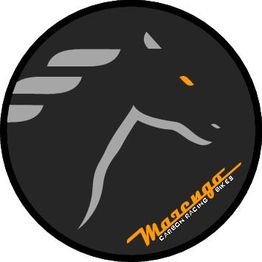 Stilisiertes Pferdelogo mit Schriftzug „Mosingo Carbon Racing Bikes“ auf schwarzem Hintergrund.