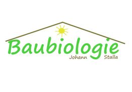 Logo mit "Baubiologie Johann Stalla", grüner Schrift, Hausdach und gelber Sonne.