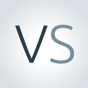 "Graues Bild mit den Buchstaben 'VS' in der Mitte auf weißem Hintergrund."