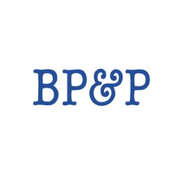 Blauer Text "BP&P" auf weißem Hintergrund.