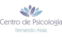 Logotipo del Centro de Psicología Fernando Arias con diseño de hojas en tonos azules y violetas.