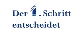 Text: "Der 1. Schritt entscheidet", mit einem Dreieck im Wort "Schritt".