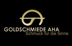 Logo von Goldschmiede AHA mit Slogan "Schmuck für die Sinne" auf schwarzem Hintergrund.