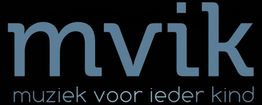 Tekst in blauw: "mvik muziek voor ieder kind" op zwarte achtergrond.