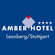 Logo von AMBER HOTEL Leonberg/Stuttgart auf blauem Hintergrund.