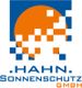 Logo der Hahn Sonnenschutz GmbH mit orange-blauer Grafik eines stilisierten Sonnenuntergangs.