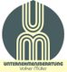 Logo mit stilisiertem "UM", Text: "UNTERNEHMENSBERATUNG Volker Müller", Farben: Grau und Beige.