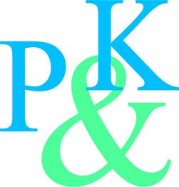 Blaue Buchstaben "P" und "K" mit einem grünen "&"-Zeichen auf weißem Hintergrund.