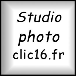 Texte noir sur fond blanc indiquant "Studio photo clic16.fr".
