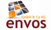 Logo von envos GmbH & Co KG mit bunten Quadraten und Schriftzug.