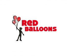 Eine schwarze Figur hält drei rote Luftballons neben dem Text "Red Balloons".