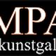 Logo van Kompaen kunstgalerie in Lisse met witte tekst op een zwarte achtergrond.