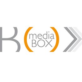 Logo mit Text "media BOX" in Grau und Orange, flankiert von Pfeilen nach rechts.