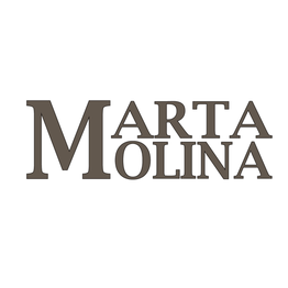 Texto en negrita: "Marta Molina" en fondo blanco.