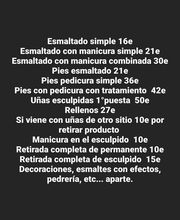 Lista de precios para servicios de manicure y pedicure en fondo negro con texto blanco.