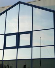 Sonnenschutzfolie für Bürofenster.