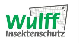 Wulff Insektenschutz-Logo mit grünem Text und Fliegennetz, oben rechts eine kleine Fliege.