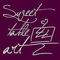 Handschriftlicher Text auf violettem Hintergrund mit Wörtern "sweet", "table 42" und "art".
