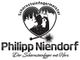 Logo eines Schornsteinfegers mit Herz, im Hintergrund Stadtsilhouette, Text: Philipp Niendorf.