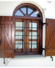 Holz Fensterelement mit Gitter und Palisander