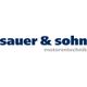 Logo mit Text "sauer & sohn" in Blau und "motorentechnik" in Grau.